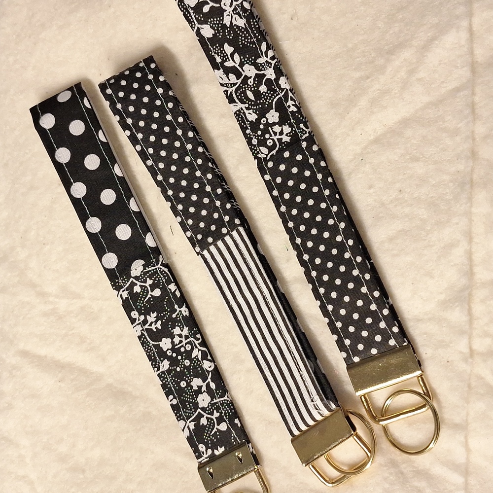 1 - Black Pattern Key Holder